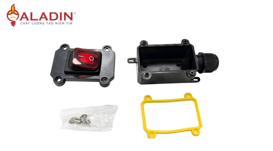 Cấu tạo hộp nối công tắc treo gồm vỏ hộp, công tắc bật tắt, đầu cáp, thanh đấu dây