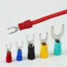 Đầu cos chữ Y SV 3.5-4 bọc nhựa PVC, lõi đồng mạ thiếc cho dây điện 2.5 ~ 4 mm², lỗ 4.3mm